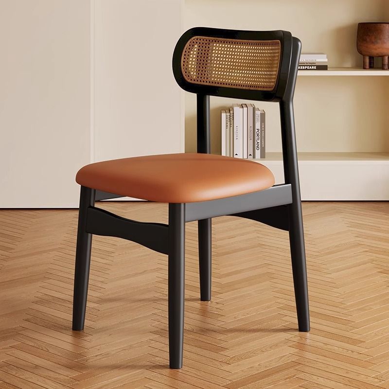 Madera negra + cojín de piel de naranja