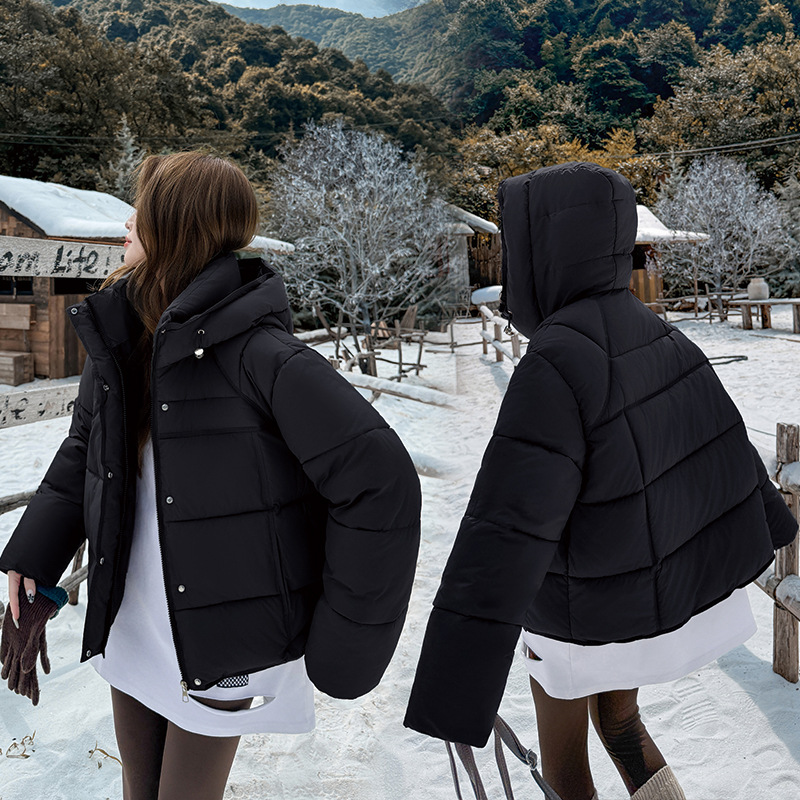2025 invierno nuevo estilo coreano suelto y grueso abrigo de algodón de pluma caliente mujer corto con capuchón chaqueta de pan europeo