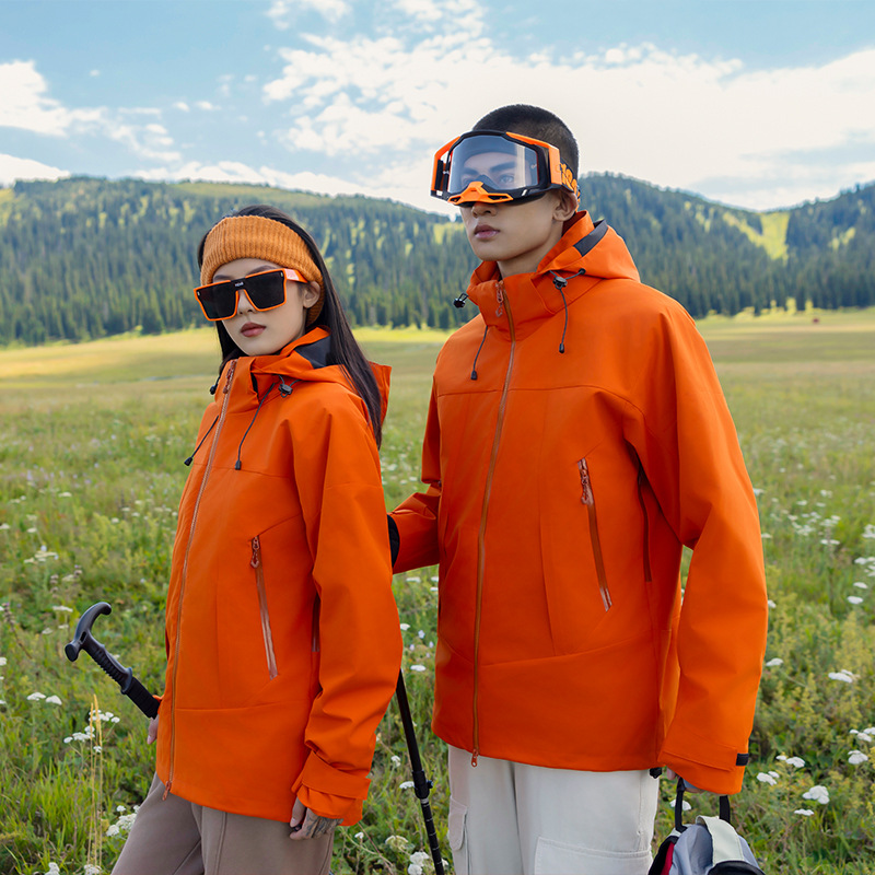 Manufacturer Wholesale Autumn and Winter Three-In-One Jacket for Men and Women with Detachable Liner, Windproof and Waterproof Coat, Couple Style for Hiking