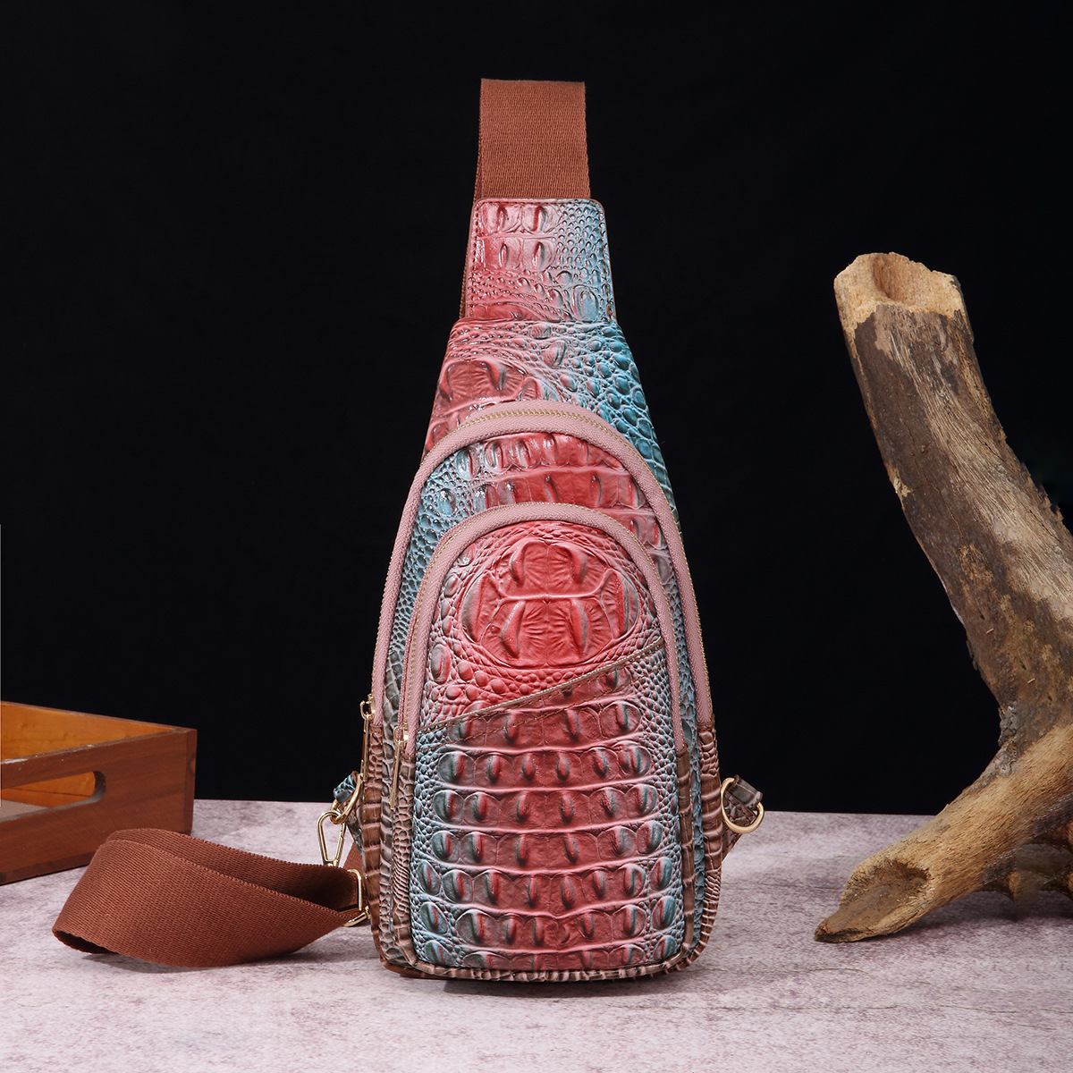 Retro Women's Chest Bag With Crocodile Pattern And Wide Strap_voghion.com