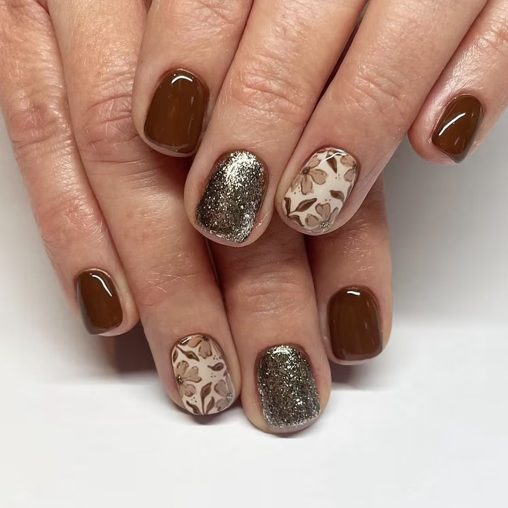 Ventas transfronterizas calientes retro café marrón manicura simple parche de uñas falsas parches de uñas blanqueadoras de estilo cuadrado europeo