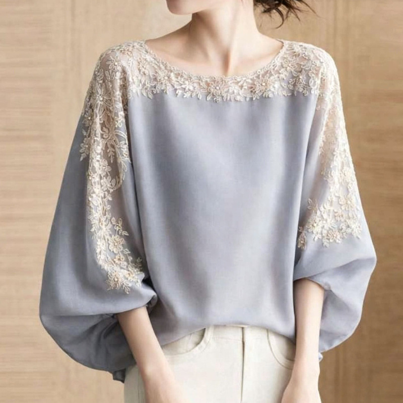 Japanese-style 2026 summer new lace-decorated 5-point batwing sleeve round-neck top, gentle and fashionable shirt