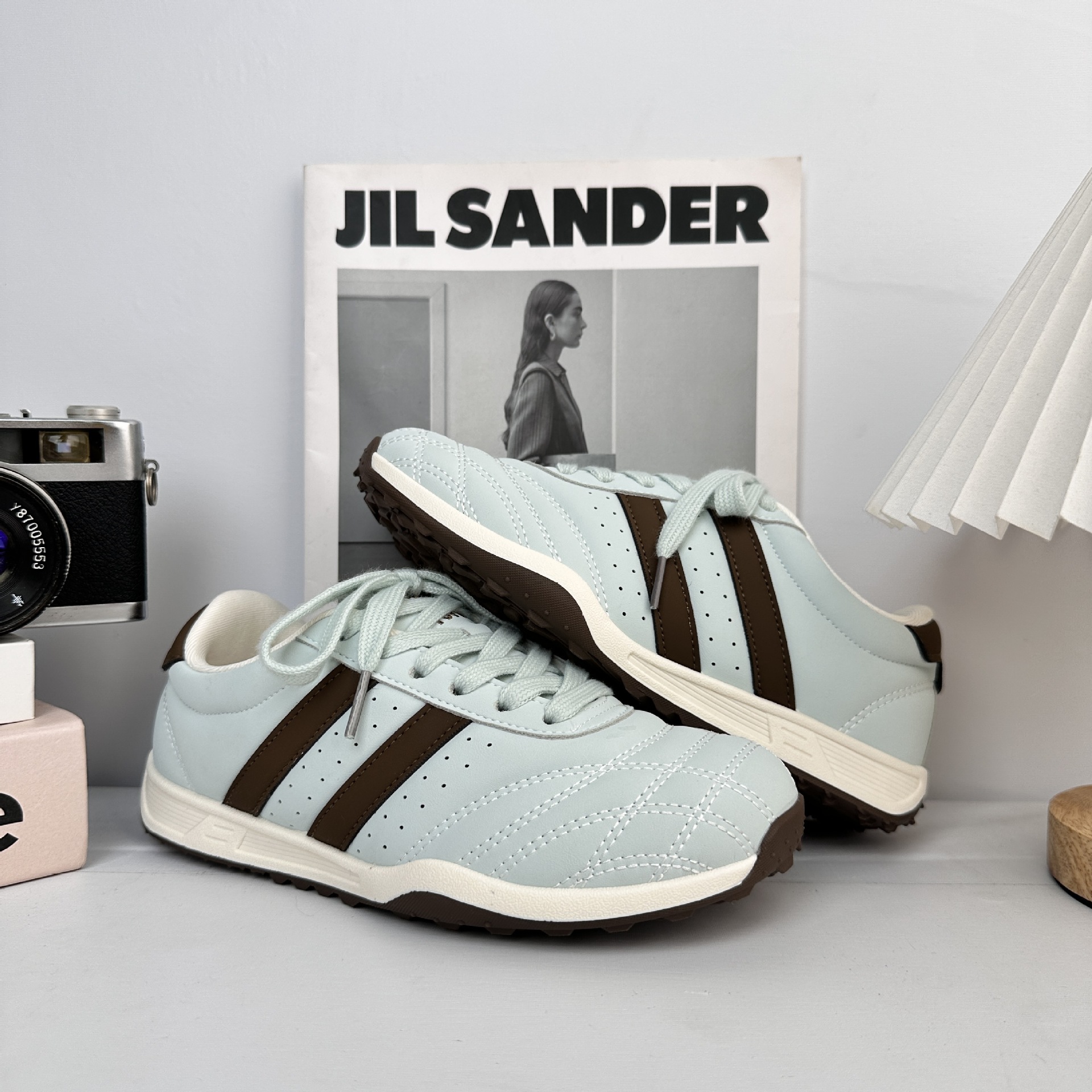 Yuanbo zapatos deportivos casuales para niños 2025 nuevos zapatos de mujer de otoño con suela gruesa zapatos blancos pequeños zapatos de skate retro