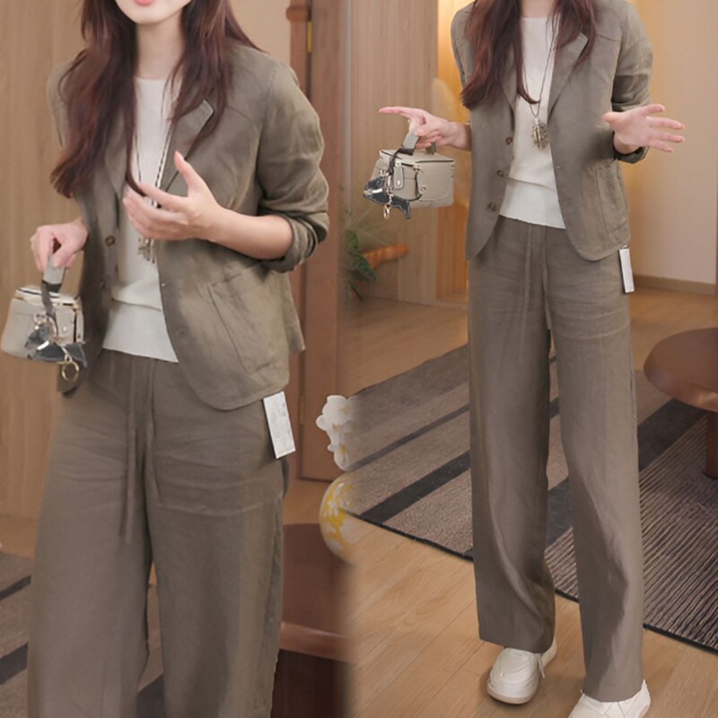 Early Autumn Outfit: a Complete Set of Plus-Size Blazers for Fat Women, Casual Wide-Leg Pants, Age-Reducing Fashion, and a Stylish Work Outfit for Women Early Autumn Outfit: a Complete Set of Plus-Size Blazers for Fat Women, Casual Wide-Leg Pants, Age-Reducing Fashion, and a Stylish Work Outfit for Women