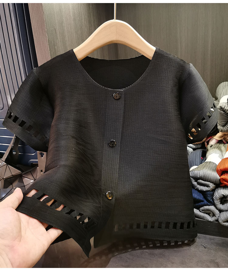 Áo cardigan nữ cổ tròn tay ngắn dáng rộng khoét lỗ xếp ly — Màu đen, Màu hồng, Màu mơ chi tiết 14