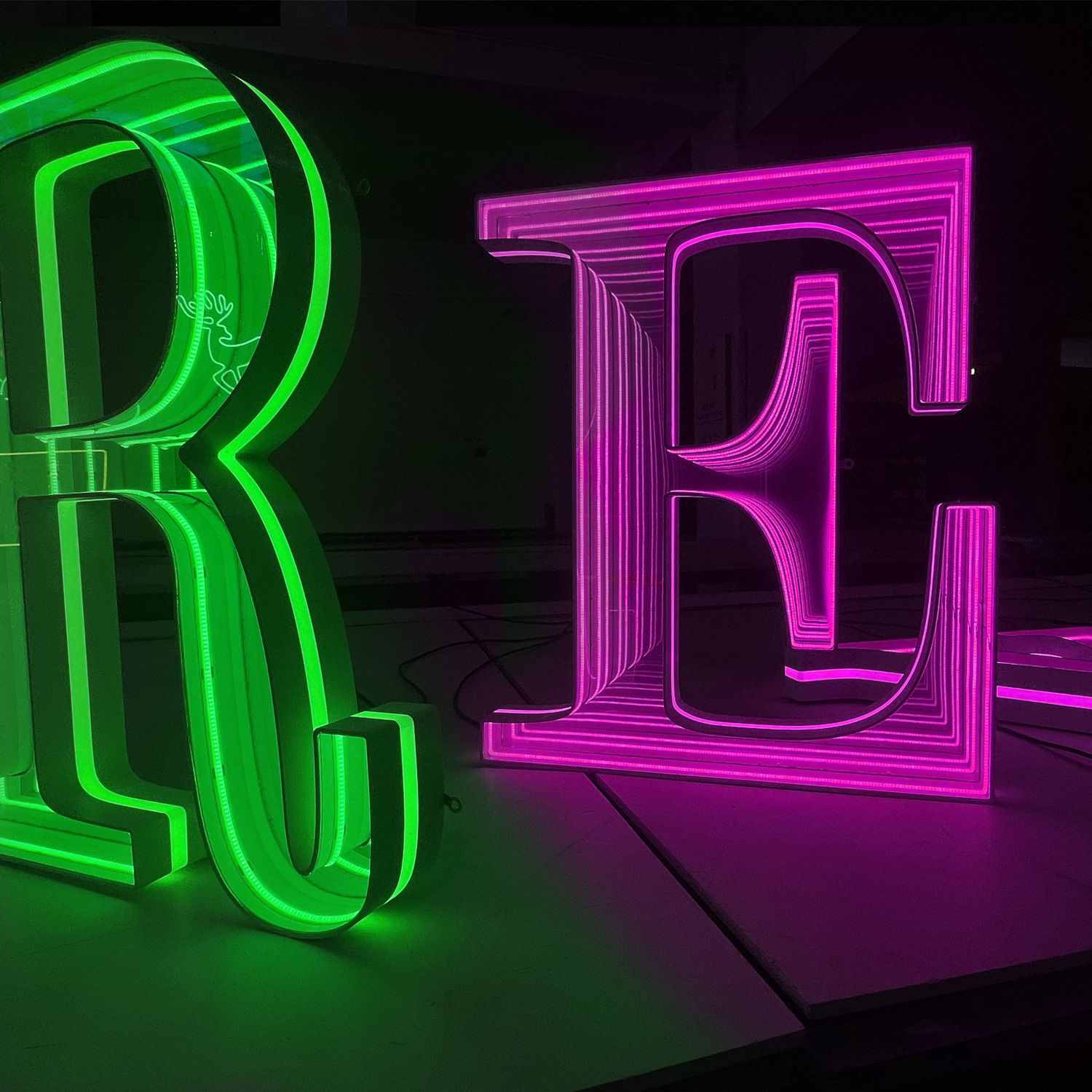 外贸工厂LED霓虹灯千层镜发光字深渊镜 3D无限镜面隧道延伸镜字