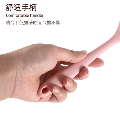 The leaky silicone spoon can change the size of the spoon, stir and season the salad, and can be used as an all-in-one all-inclusive kitchen utensil in Nordic color