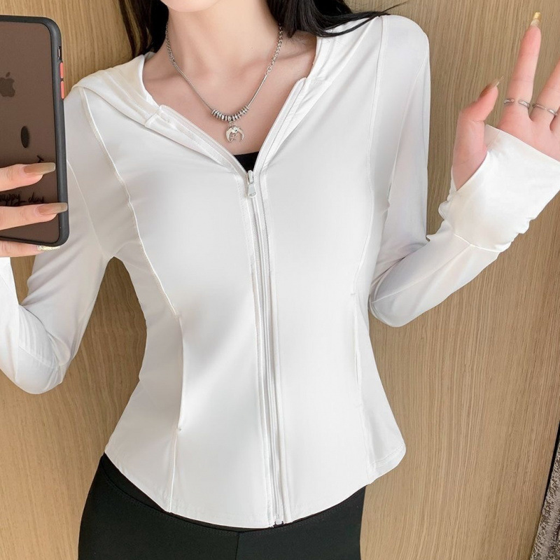 화이트 슬리밍 모델에는 자외선 차단 마스크가 함께 제공됩니다.