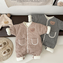 韩版婴儿加绒小熊格子连体衣男女宝宝加厚爬服新生儿冬季哈衣外出