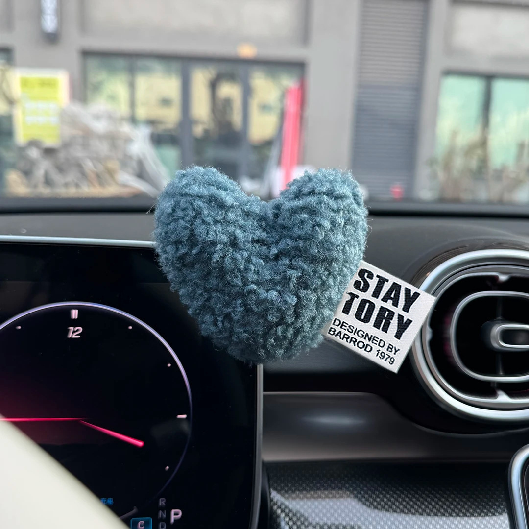 Coches de peluche adornos amorosos en forma de corazón lindo consola central adornos de automóviles para niñas decoración interior de automóviles simple