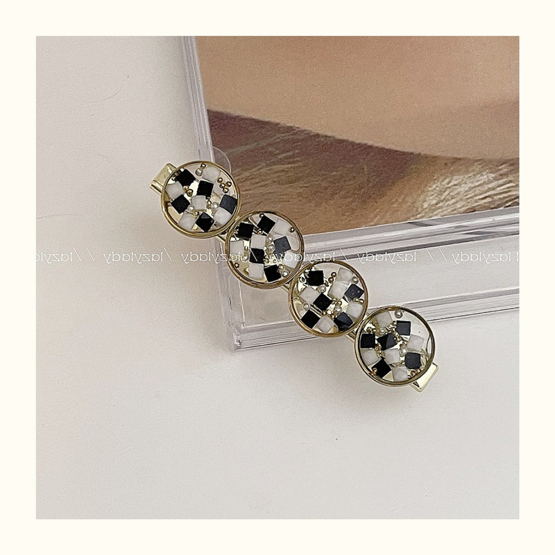 Retro Round Heart Shape Metal Hair Clip 1 Piece display picture 5