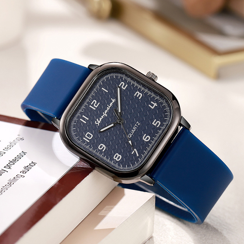 Correa de silicona de caja de aleación cuadrada transfronteriza estilo antiguo nuevo reloj de cuarzo para mujer venta directa de fábrica al por mayor