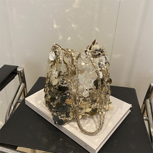 ��Ƭ������������OӋ2025�r�����e�¿����朗lб��μ�ˮͰ��Ů