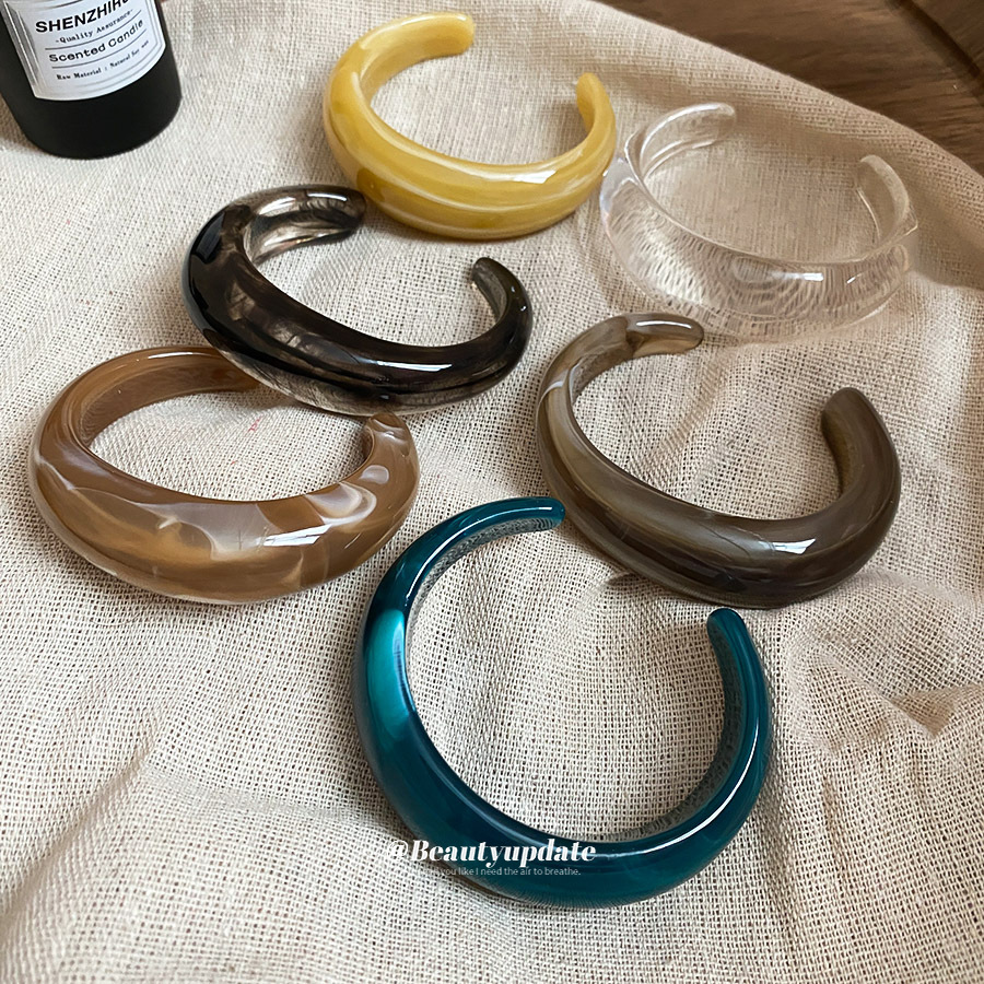 Pulsera de apertura geométrica florecientes de acrílico pulsera retro de todo fósforo de nicho, joyería de moda de alta gama de lujo ligero al por mayor