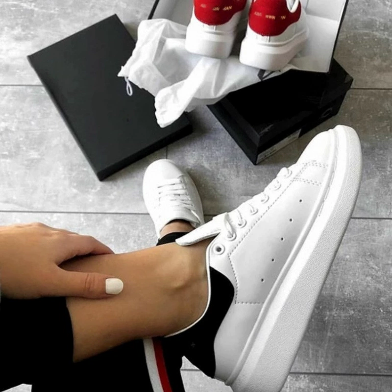 2025 новых дышащих белых кроссовок McQueen для мужчин и женщин, повседневные кроссовки на толстой подошве, прямые продажи от фабрики обуви Путянь