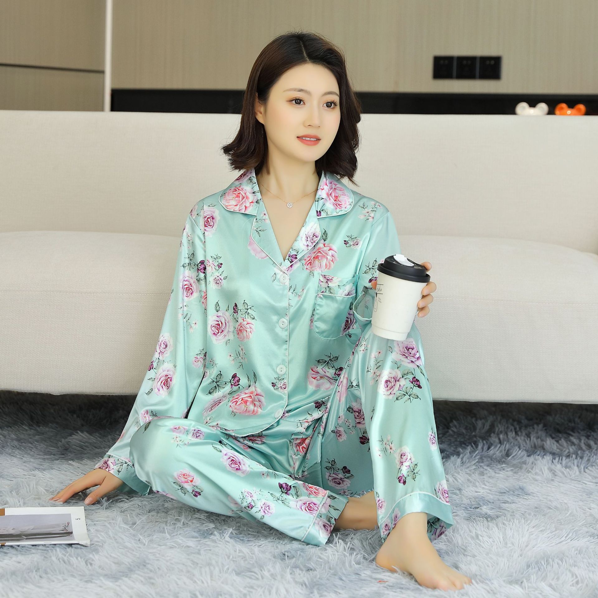 녹색 배경 장미 (긴 소매 및 바지)