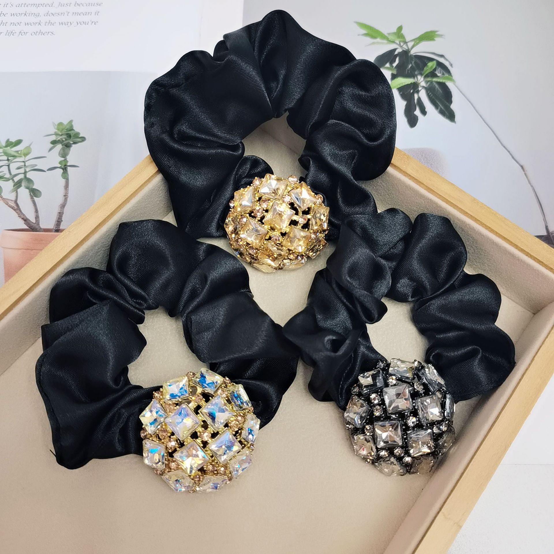 Luxury Sparkling Diamond Scrunchie Hair Tie For Ponytail Bun_voghion.com