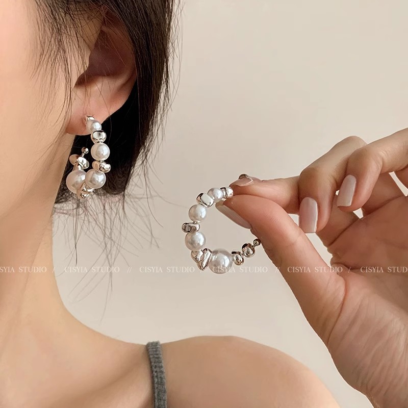 S925 Silver Needle Pearl Broken Silver Earrings Women's Light Luxury Niche Design Sense Advanced 2025 New Hot Earrings