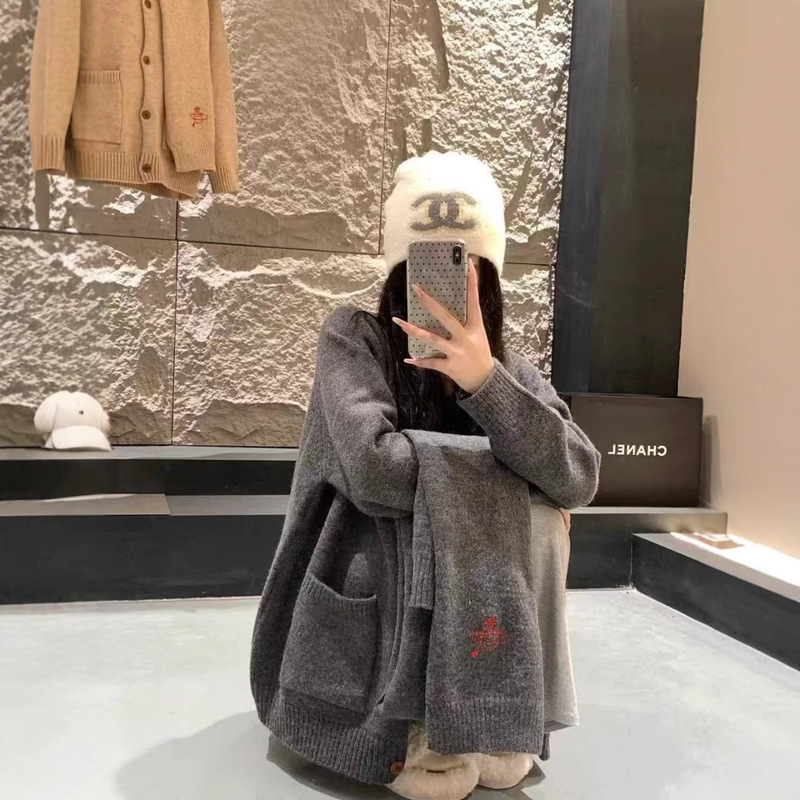 ) Saturn Embroidered Knitted Cardigan with Scarf, French-Style Lazy Style Sweater Design, Long-Sleeved, New Winter Style, Loose Fit ) Saturn Embroidered Knitted Cardigan with Scarf, French-Style Lazy Style Sweater Design, Long-Sleeved, New Winter Style, Loose Fit