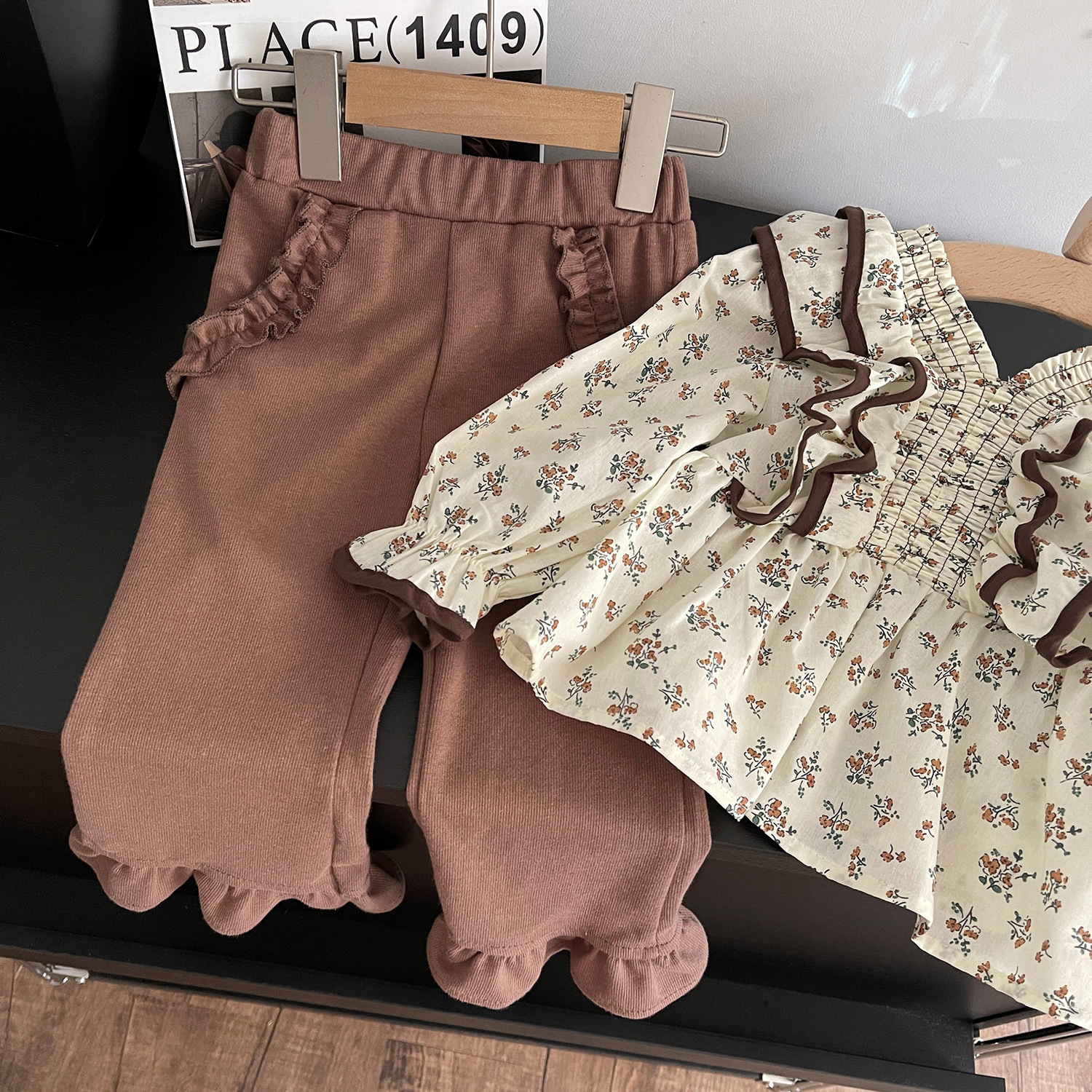 Mädchen Blumen V-ausschnitt Oberteil Und Schlaghose Set Herbst_voghion.com