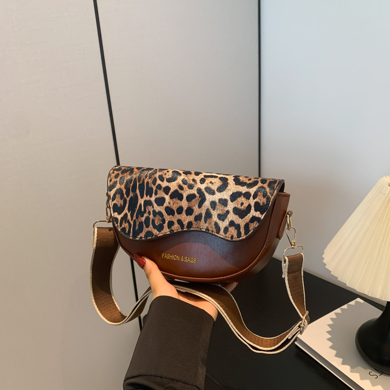 Simple and beautiful one shoulder underarm bag trend 2024 new wide shoulder strap saddle bag semi circular stylish messenger bag for women_voghion.com