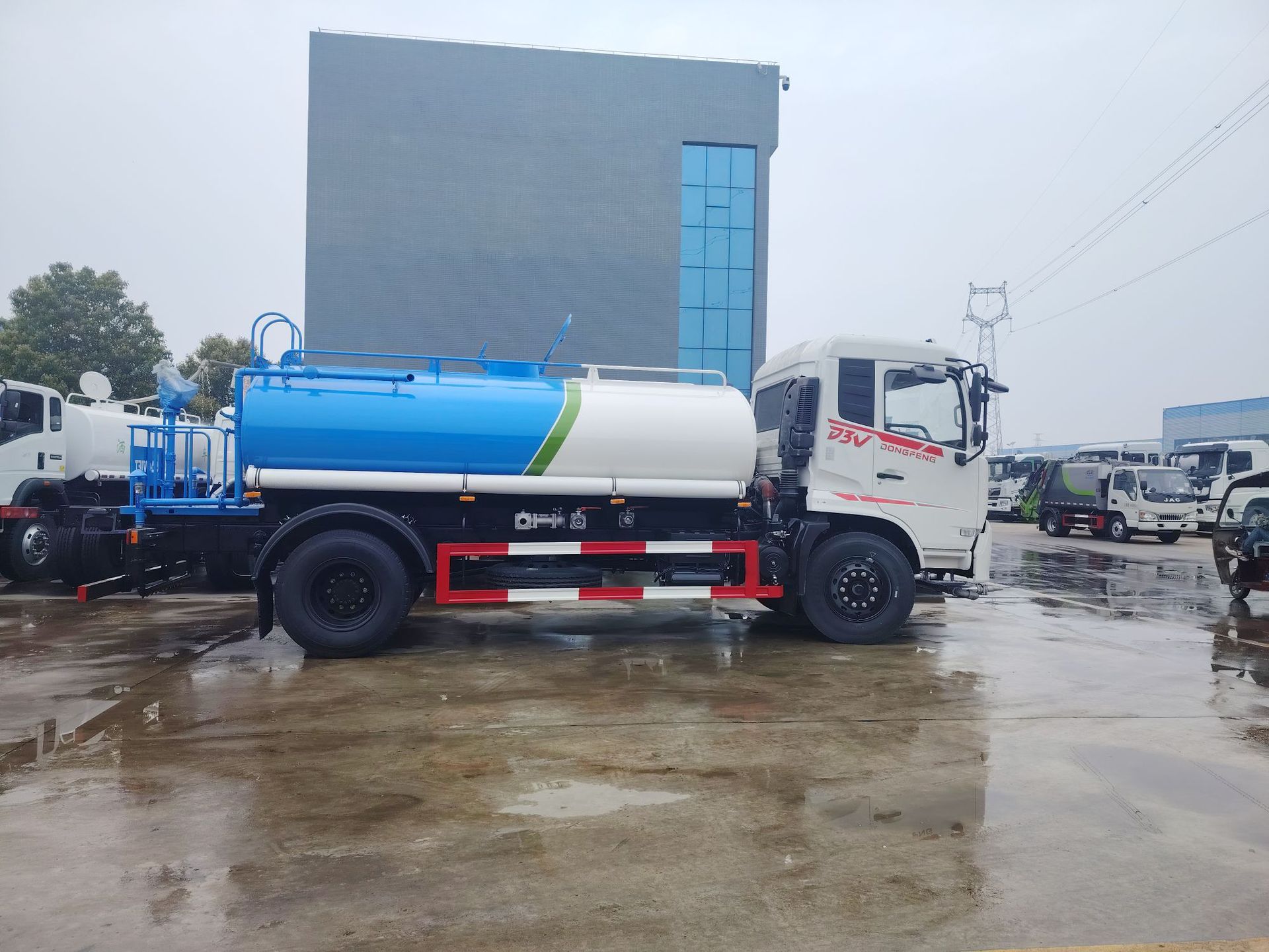 Export Foreign Trade 12-Ton Sprinkler Truck, National Standard 3, for Landscaping Spraying, Municipal Sanitation Engineering Vehicle, Landscaping Water Transport Vehicle