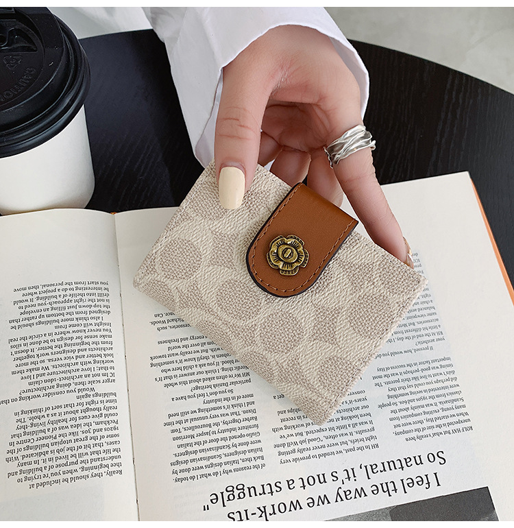 Card Holder Small Wallet Female 2021 New Mini And Simple Large Capacity Short Card Holder One Piece Dropshipping Female Coin Purse display picture 7