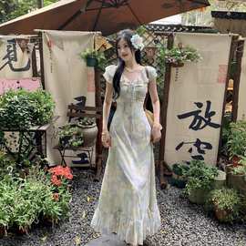 荷叶边碎花雪纺微胖mm茶歇法式高级感甜美碎花连衣裙女海边度假风