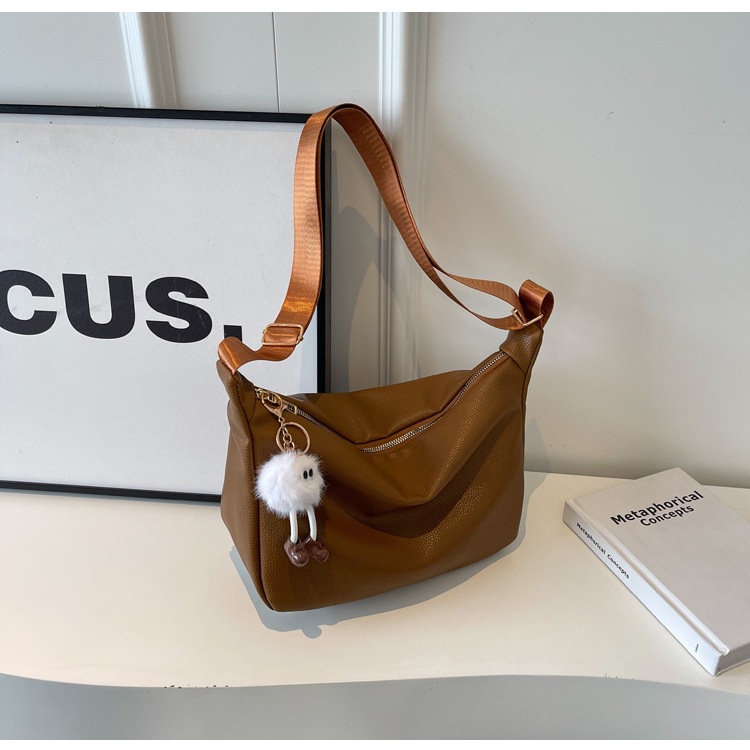 Bolso popular de este año para mujeres 2024 nuevo blando PU ancho cinturón de hombro mochila ins textura mochila de hombro