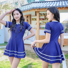 新款2023泳衣女式休閒運動風連體裙式短袖保守遮肉顯瘦平角泳裝