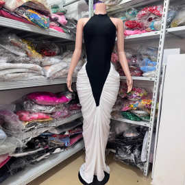 黑白撞色褶皱挂脖露背包臀性感礼服裙跨境欧美时尚无袖收腰连衣裙