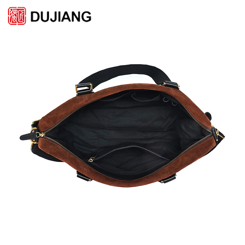 Capacious universal one-shoulder bag for leisure