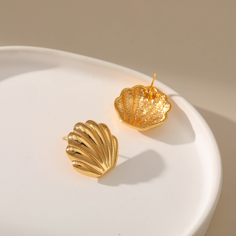 Copper Material 1 Pair Elegant Retro Shell Plating Inlay Copper Artificial Gemstones 18k Gold Plated Ear Studs