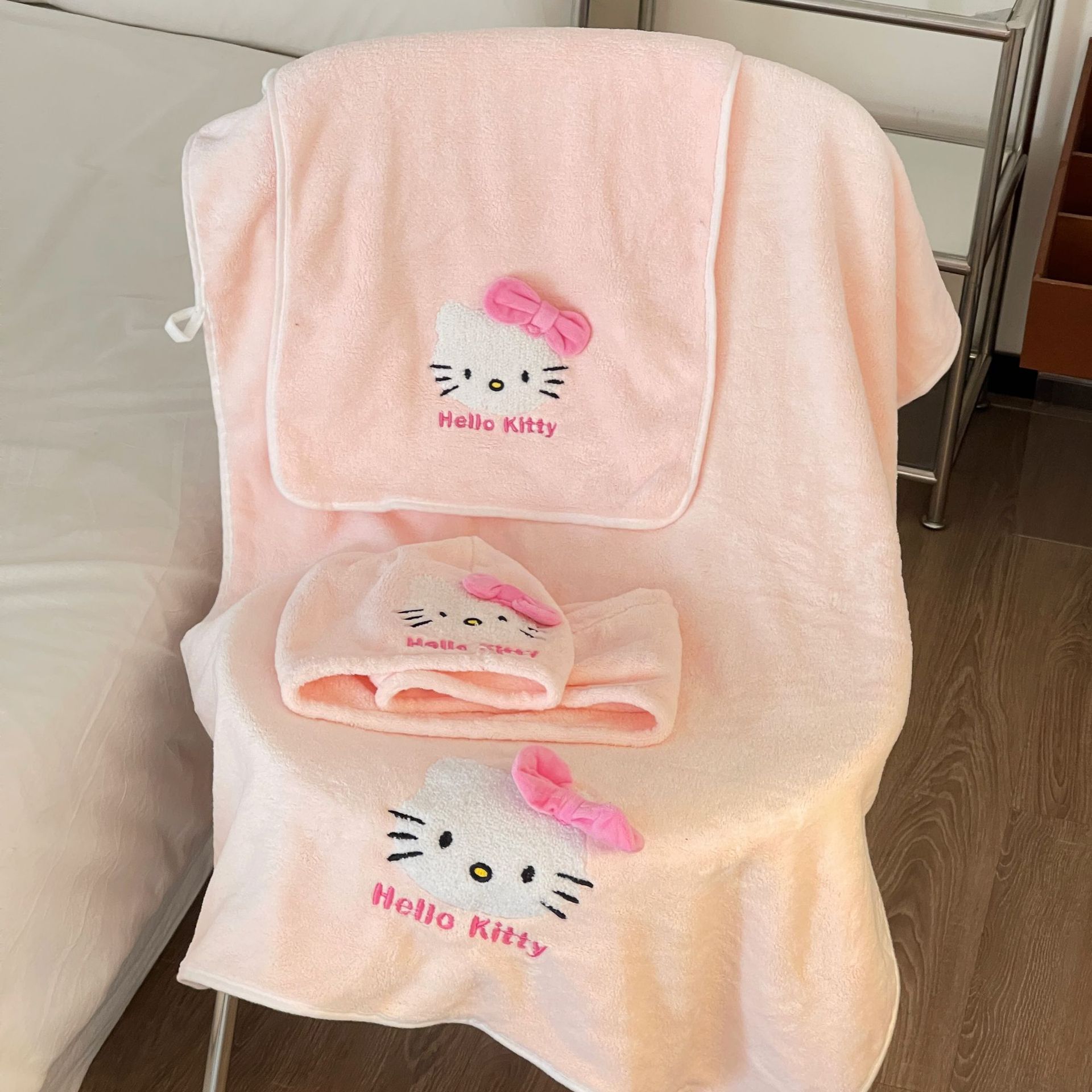Cute toalla de baño para gatos KT toalla de cabello seco sombrero de tres piezas conjunto de absorción de agua rápida no se seca el cabello grueso se puede usar y envolver toalla de baño