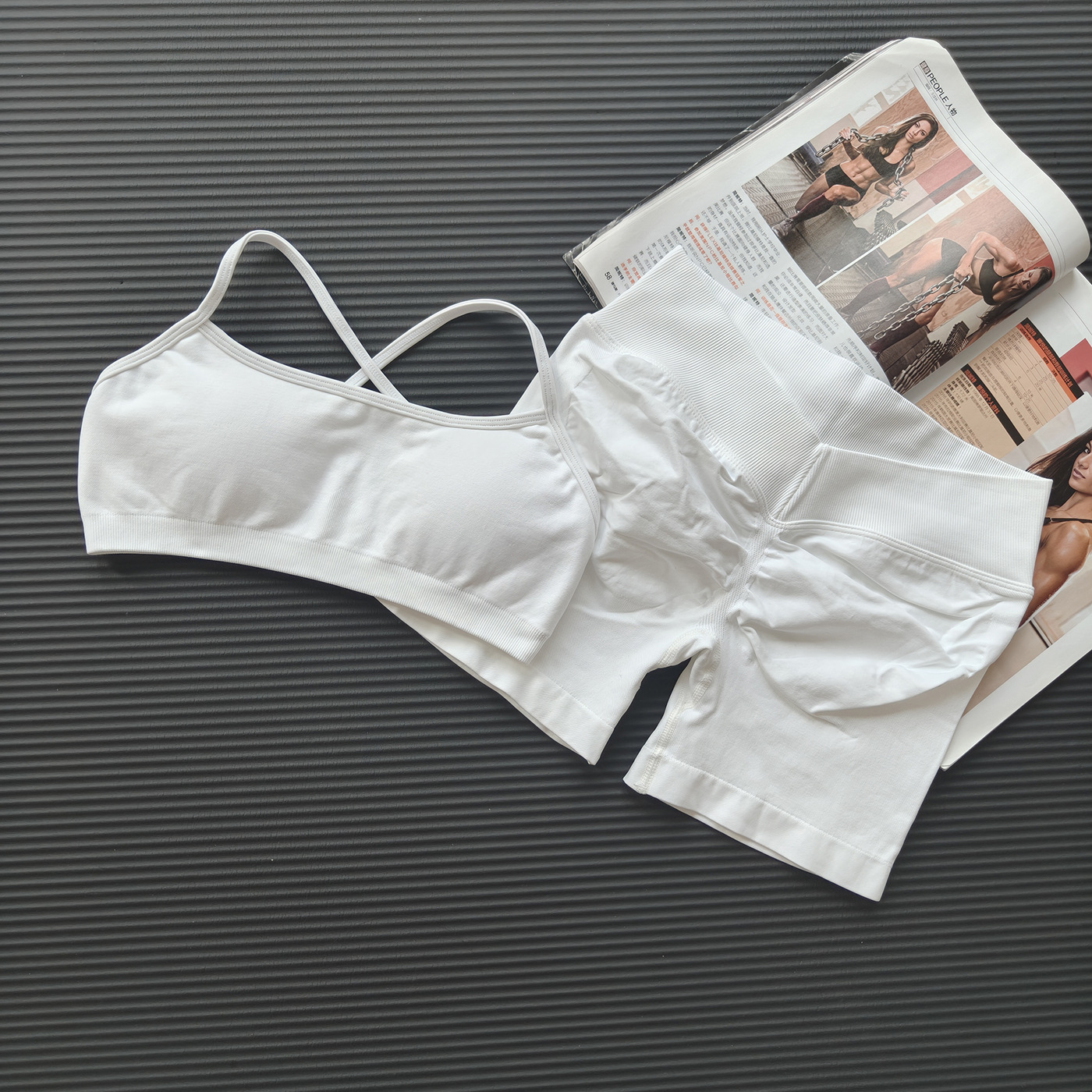 Levantar la cadera V cintura alta elasticidad mostrar la cadera traje de yoga sin costura ropa interior deportiva almohadilla para el pecho desmontable a prueba de golpes para reunir a las mujeres de espaldas image 13
