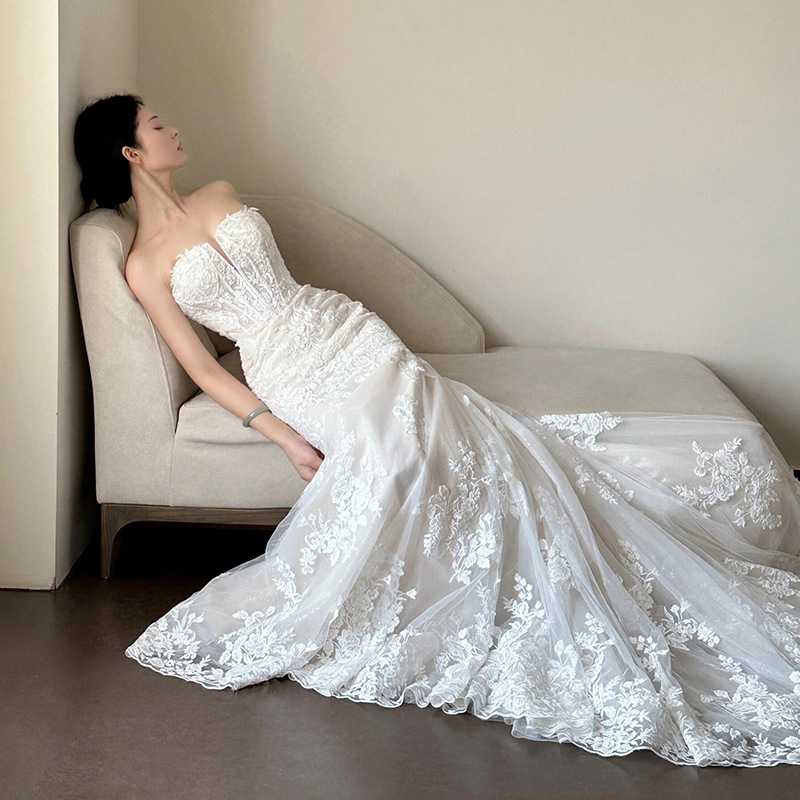 2025 nuevo vestido de novia pequeño hombre de verano de cola de encaje principal