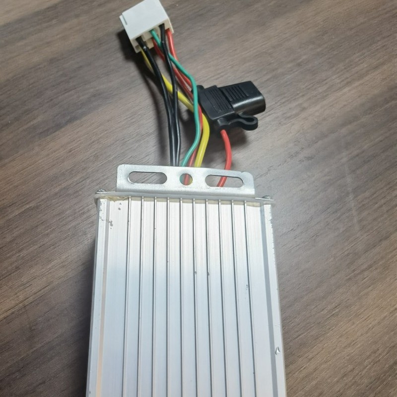 批发电动四轮车转换器25A300W降压器36V72V通用转12V 母头六线|undefined