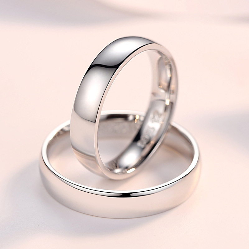 Glossy fashionable ring