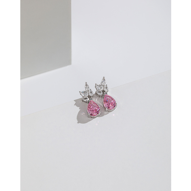 S925 plata esterlina Diamante de alto carbono diamante cuadrado aretes nicho femenino temperamento hielo flor Corte pendientes cuadrados exquisitos pendientes de alto grado