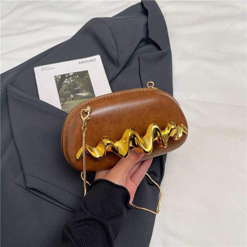 Bolso de mano de moda europea y americana personalidad para mujeres 2025 nueva cadena de moda bolso de cena bolso de hombro bolso de caja diagonal