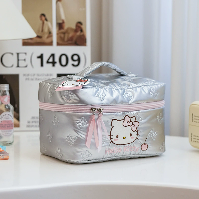 Косметичка Sanrio стеганая с синтепоном-наполнением, просторная дорожная организация, рисунки с героями