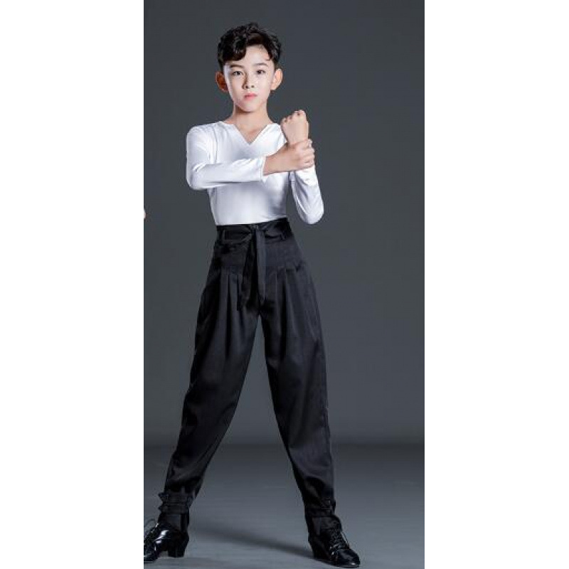 White v-neck long-sleeved top + black pants