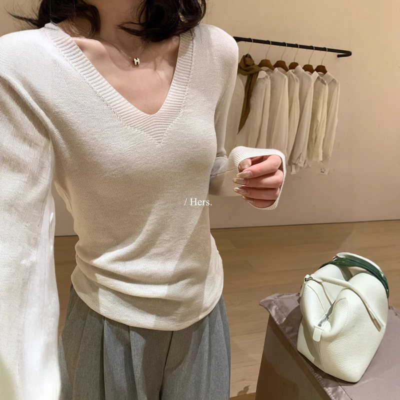 Hers One Spoon of Sweetness Korean Style Versatile V-Neck Long Sleeve Knitted Sweater for Women, Slim Fit, Slimming, Pure Desire Top for Spring and Autumn Hers One Spoon of Sweetness Korean Style Versatile V-Neck Long Sleeve Knitted Sweater for Women, Slim Fit, Slimming, Pure Desire Top for Spring and Autumn