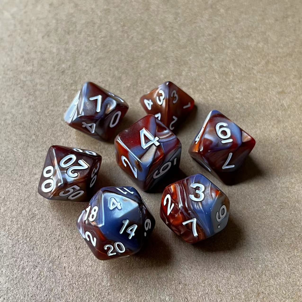 Juego de dados multicolores de dos colores, suministro transfronterizo, juego de 7 piezas, juego de tamiz digital, los dados de juego se pueden combinar