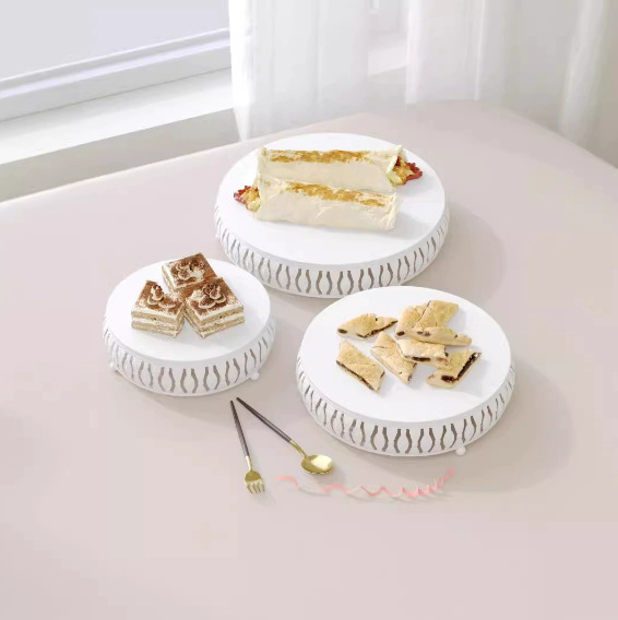 Estantes de pastel europeos transfronterizos props de boda de encaje platos de pastel de boda dorados decoraciones de postre hierro forjado marco de bocadillos