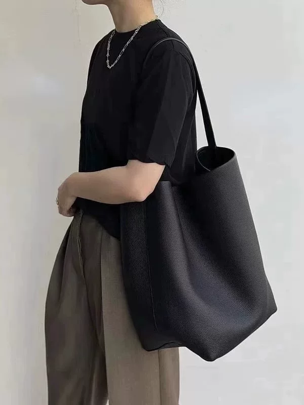 Односкаточный кожаный tote-багажник вместительный переносной сумки из зернистой кожи в среднем/крупном размере