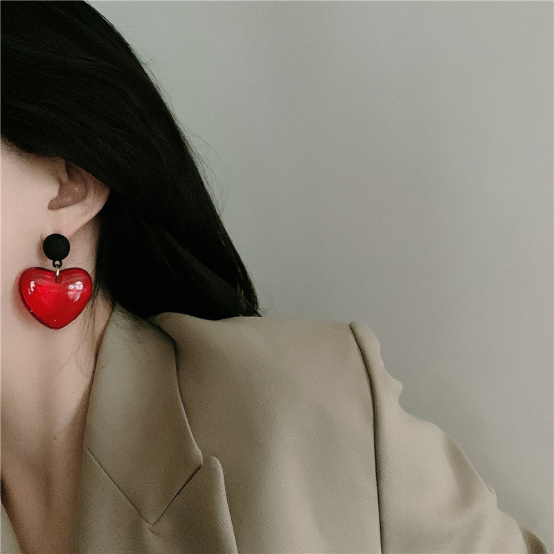 Retro Red Heart Stud Earrings display picture 8