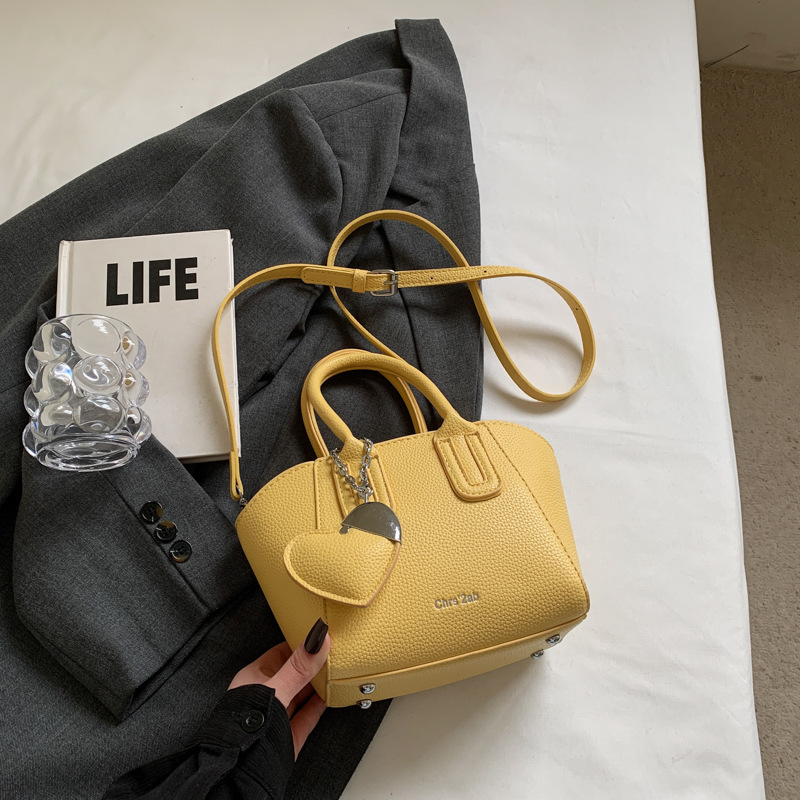 Bolso de cubo portátil de estilo caliente de moda para mujer 2025 nuevo bolso de hombro retro de nicho bolso de mensajero de moda de todo fósforo de moda