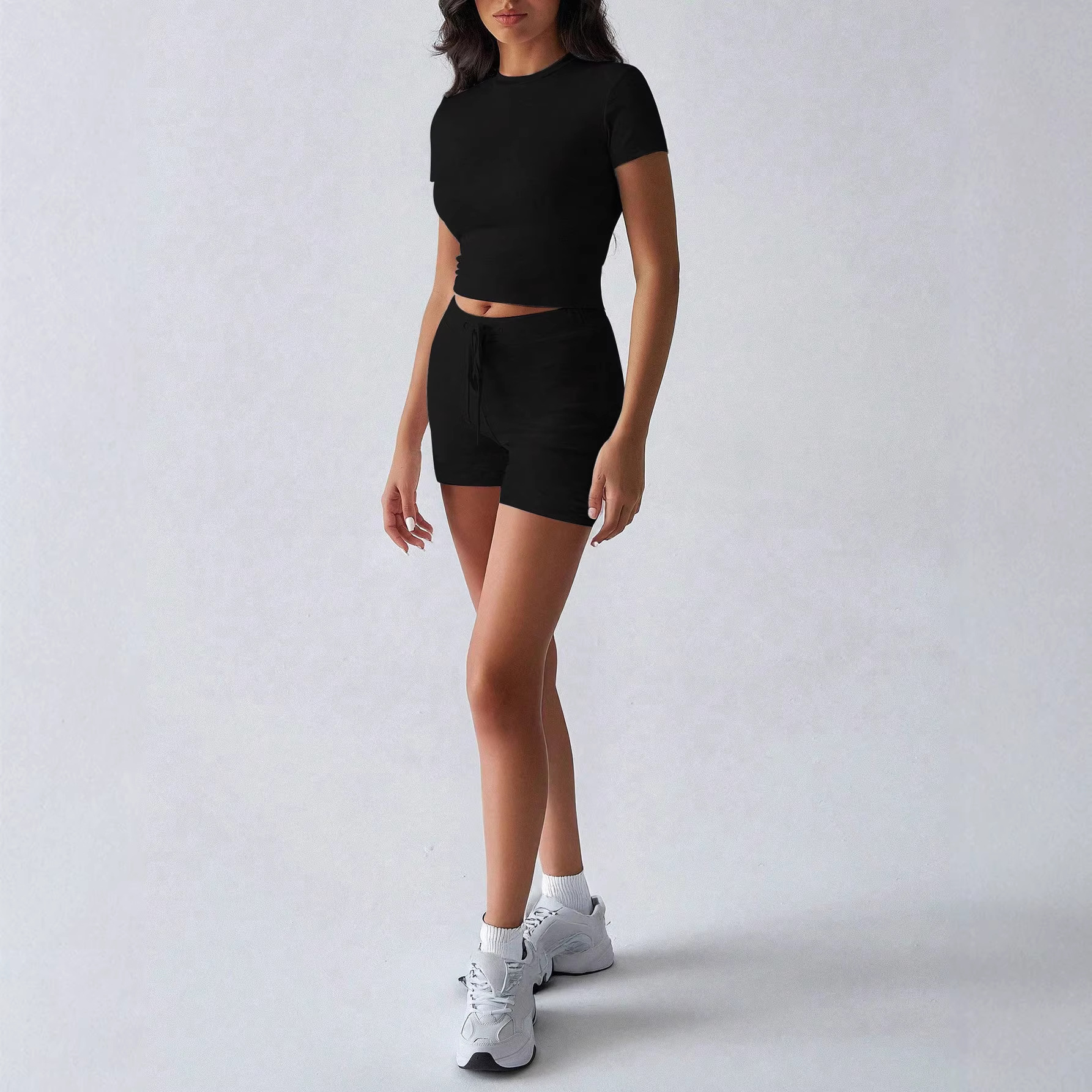Neues grenzüberschreitendes europäisches und amerikanisches Yoga-Sport-Set für Damen: Einfarbiges Kurzarm-Shorts-Set mit Bindegürtel in verschiedenen Farben_voghion.com