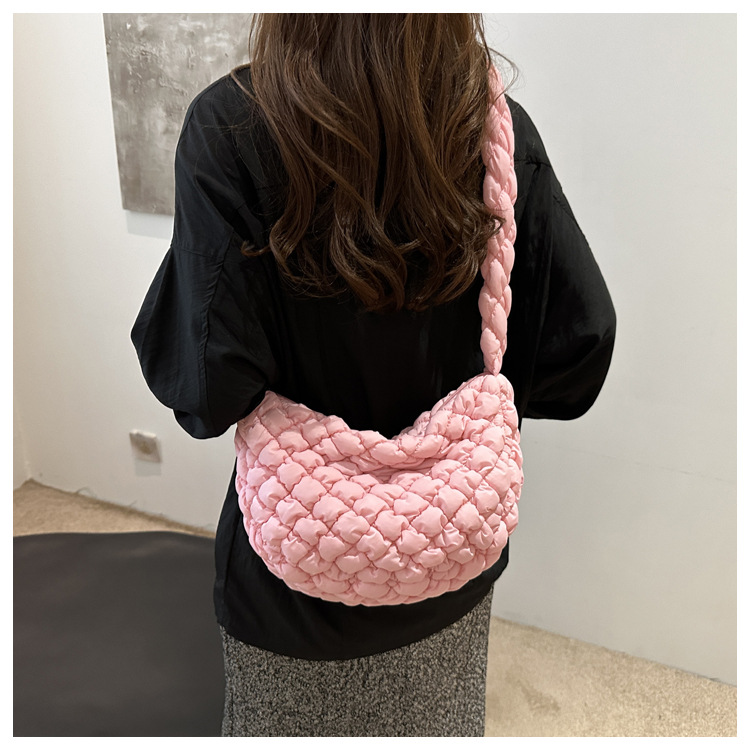 Large-capacity pleated cloud bag, new fashionable single-shoulder hand-held dumpling bag, solid-color simple crossbody bag, cross-border wholesale undefined